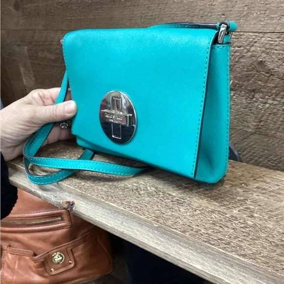 ✨ Kate Spade New York Turquoise Crossbody Bag – Gorgeous Turn-Lock Closure - Picture 5 of 9